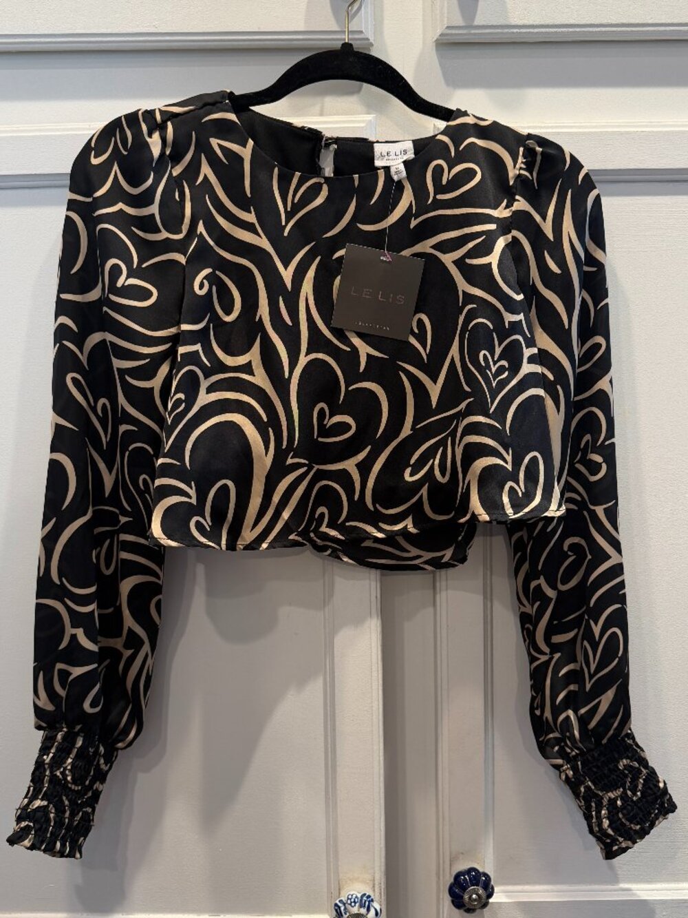 NWT LE LIS COLLECTION Black & Cream Hearts Satin Long Sleeve Crop Top Size XS